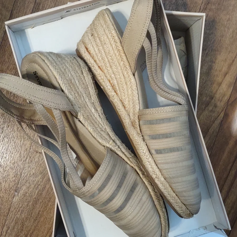 Studio Works 8.5 taupe color shoes
